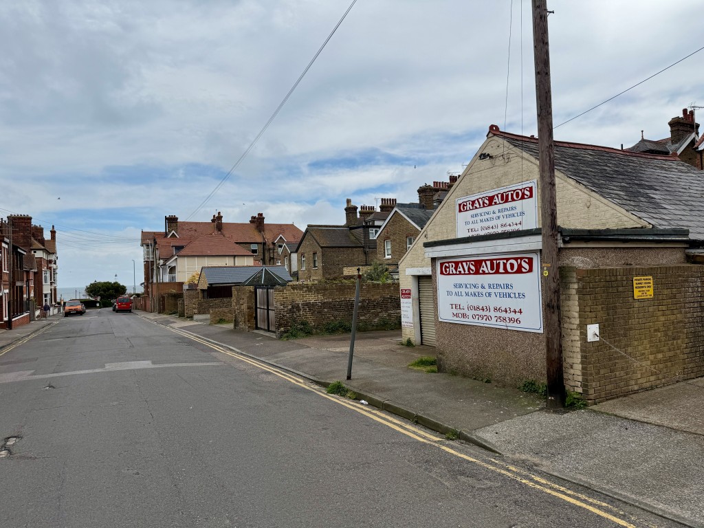 Lot: 30 - GARAGE WITH LIVING ACCOMMODATION AND LAPSED PLANNING - View towards sea